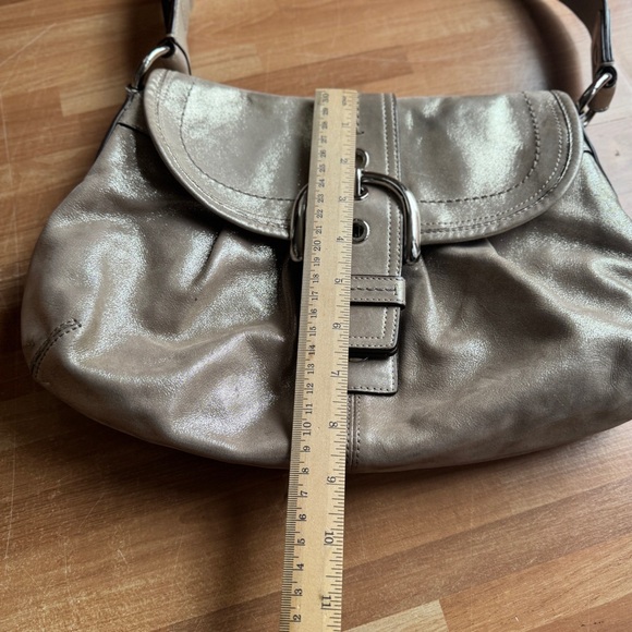 Coach Soho Flap Buckle Shoulder Bag metallic champagne, vintage - Picture 2 of 15